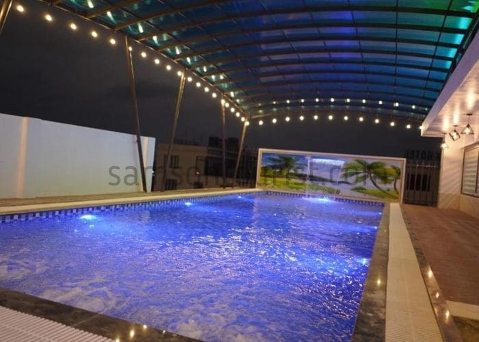 Bể bơi tại khách sạn moolight sầm sơn 