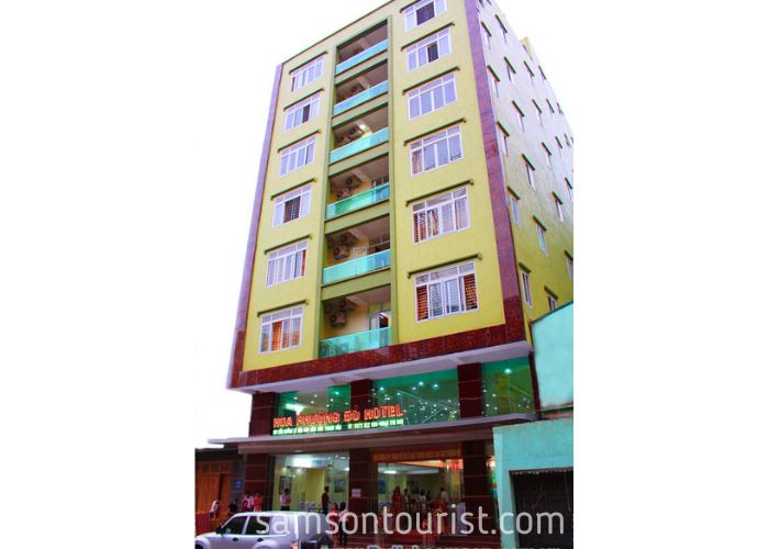 Khách sạn Hoa Phượng Đỏ Sầm Sơn nhìn từ ngoài