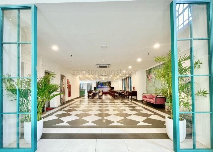 Không gian nhà hàng tại Anna Hotel