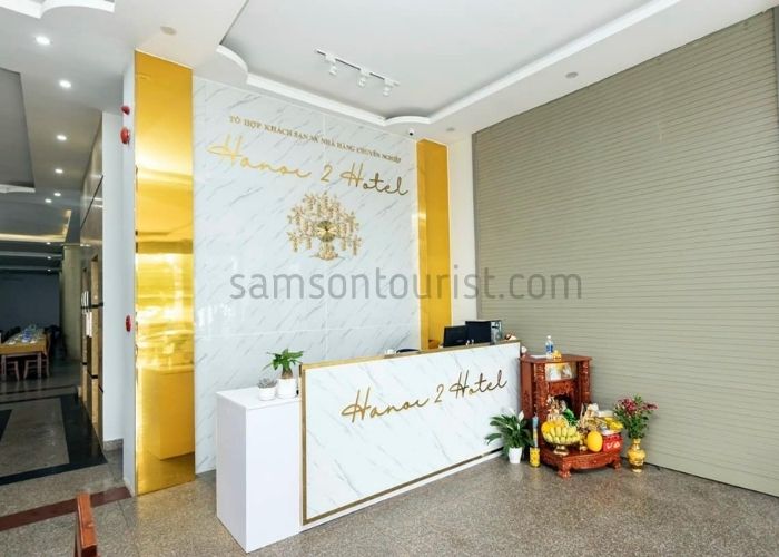 Lễ tân Khách sạn Hà Nội 2