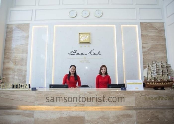 Lễ tân mở cửa phục vụ 24_7