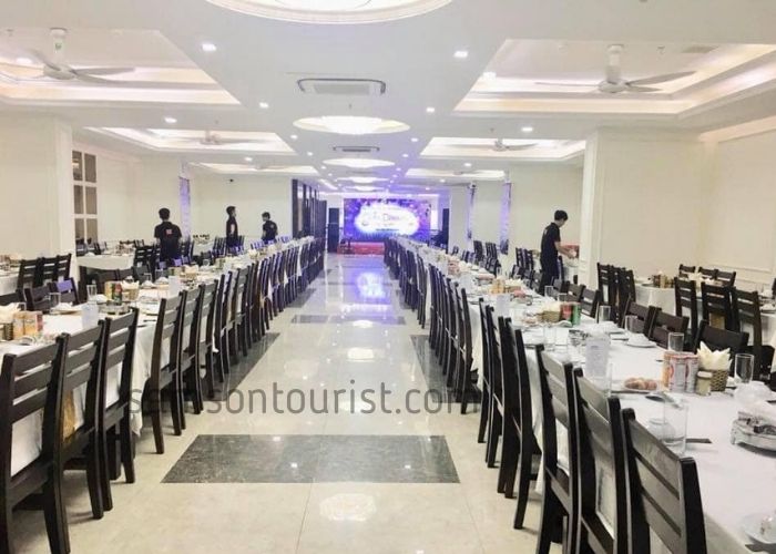 Nhà ăn có sức chứa lớn