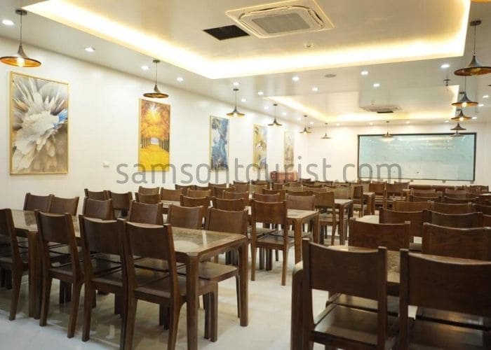 Nhà hàng ăn với sức chúa lớn 