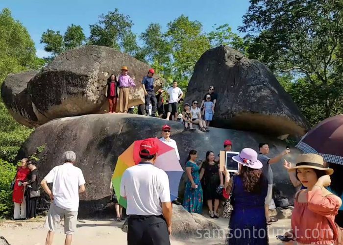 Hình ảnh hòn Trống Mái ở Sầm Sơn