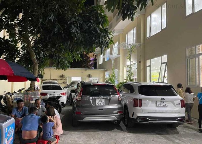 Bãi đỗ xe trong khuôn viên khách sạn Elena Sầm Sơn Thanh Hóa