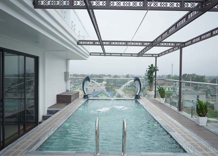 Không gian bể bơi trên cao tại khách sạn 4 Sao Sầm Sơn Có Bể Bơi