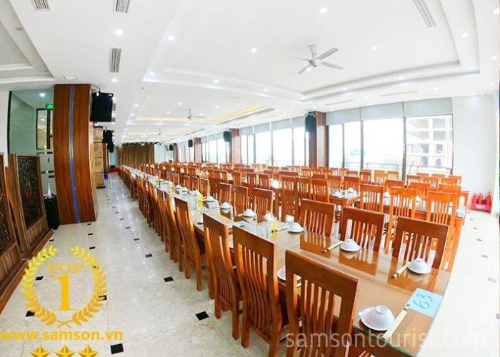 Bàn ăn hiện đại của nhà hàng Hồng Thanh