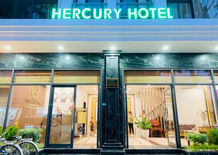Không gian bên ngoài khách sạn Hercury Hotel 4 Sao Sầm Sơn Có Bể Bơi