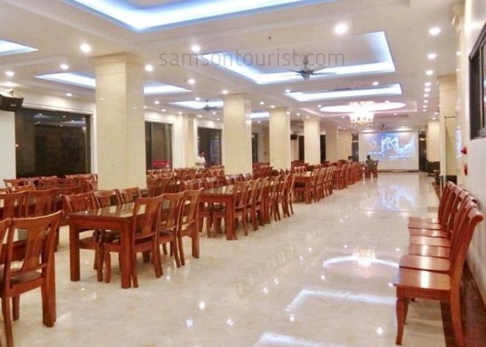 Nhà hàng ăn rộng rãi 
