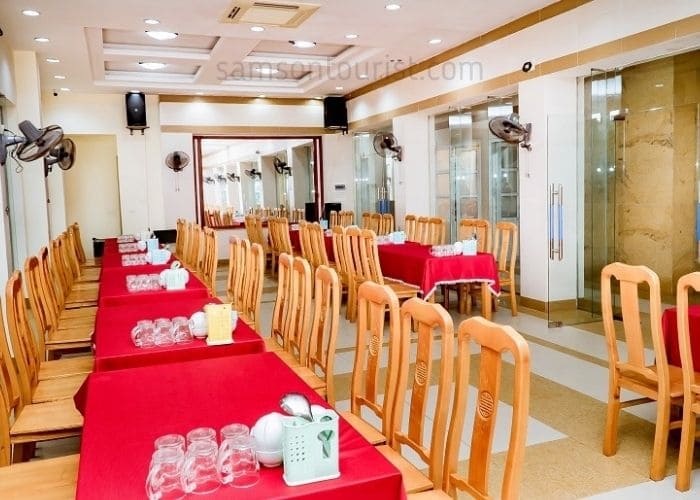 Nhà hàng ăn rộng rãi