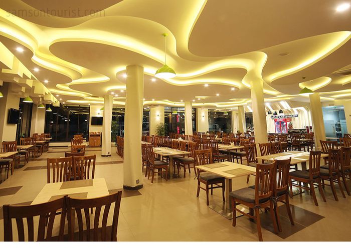 Khách sạn 4* Dragon Sea Hotel tại bãi B Nhà hàng sức chứa lên đến 800 người