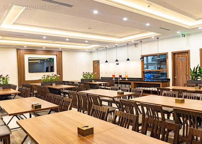 Phòng ăn sạch sẽ và hiện đại tại Hercury Hotel 4 Sao Sầm Sơn Có Bể Bơi
