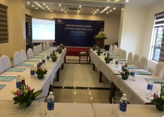 Phòng hội nghị đầy đủ tiện nghi