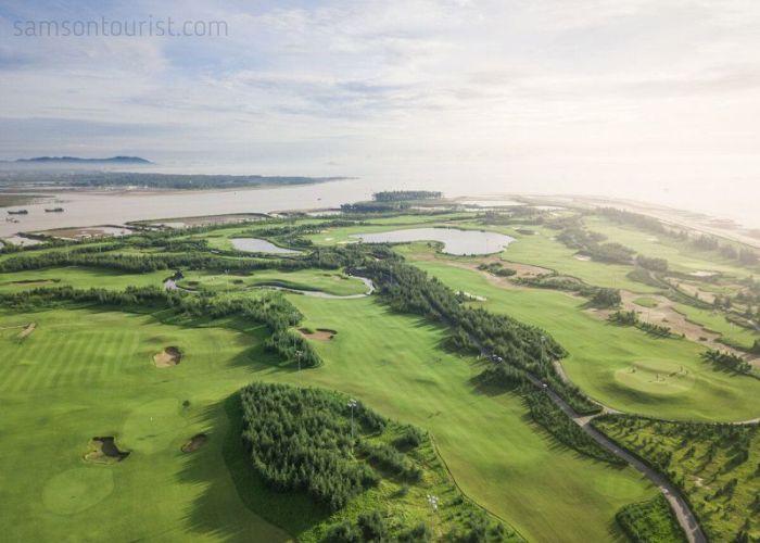Sân golf 18 lỗ đạt chuẩn tại Khách sạn 5 sao FLC Luxury Hotel Sầm Sơn