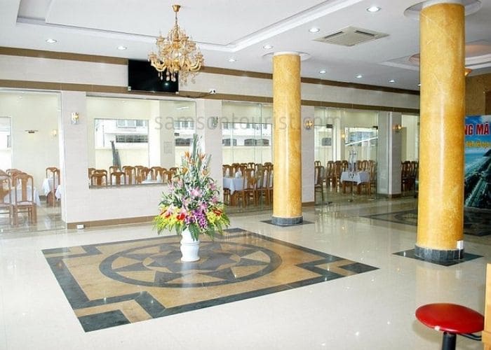 Sảnh khách sạn sang trọng
