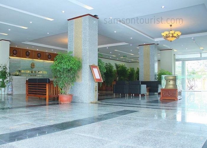 Sảnh rộng rãi 